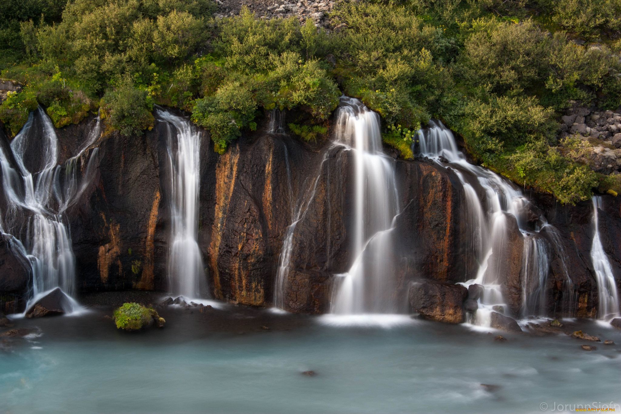 Водопад картинка на рабочий стол. Водопад Фэнго. Гидиб водопад. Каскад водопадов Хрейнфоссар. Водопад Аркоирис.